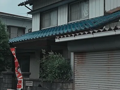 外観（側面・ガレージ）